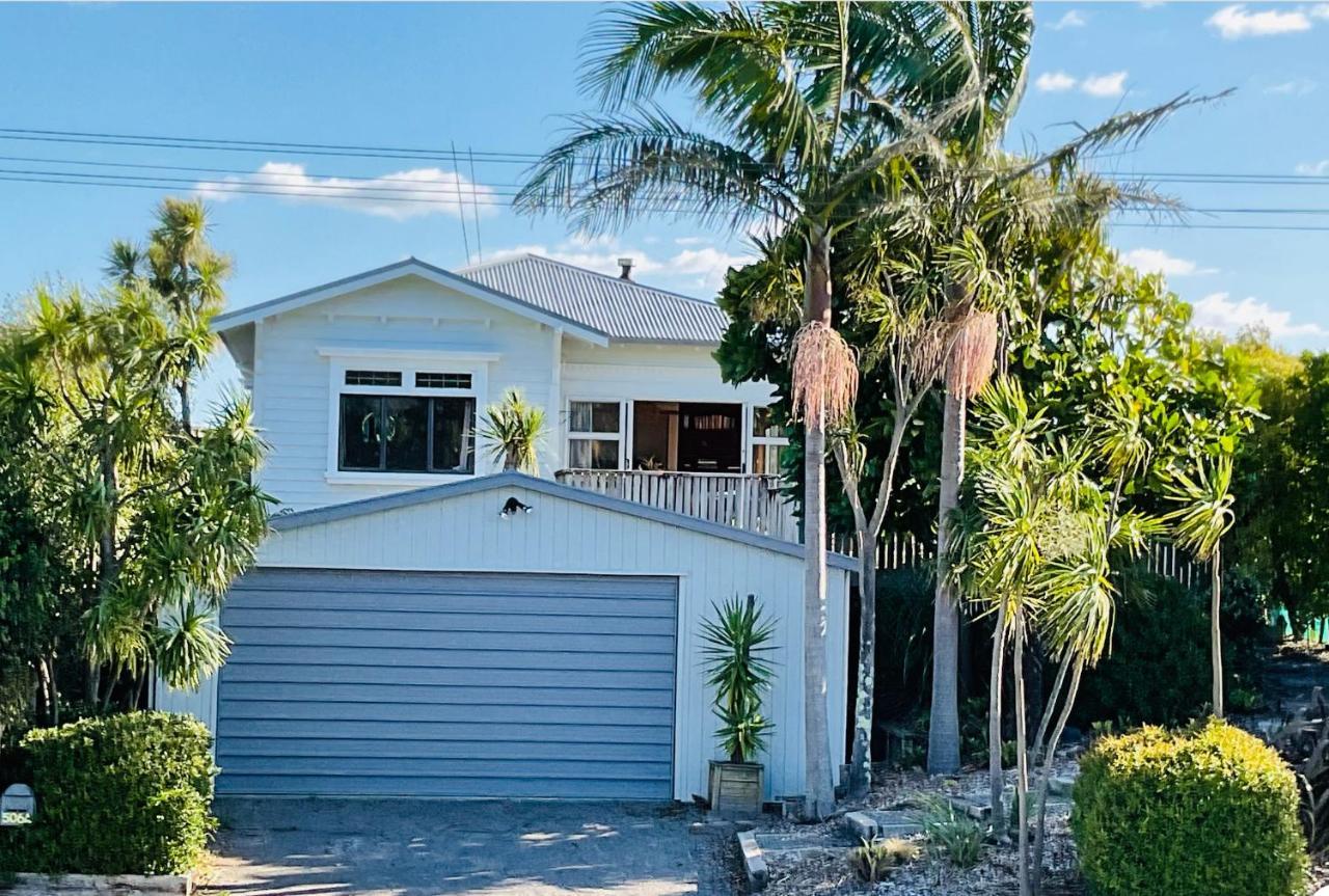 Cabbage Tree - Summer Or Winter Beachfront Haven Papamoa Exterior foto
